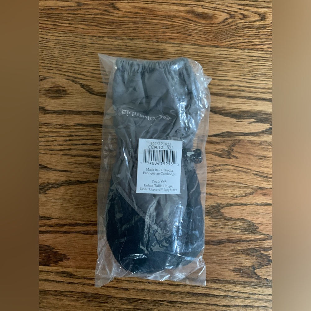 NWT Columbia toddler mitten